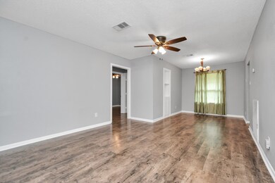 1017 W Snyder St, Alvin, TX 77511 - photo 4