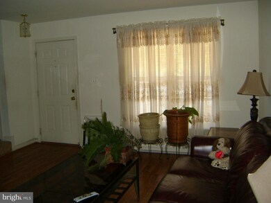 722 W Cherry Blossom Way, Baltimore, MD 21201 - photo 4