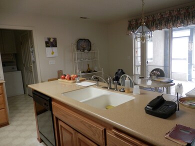 Kitchen, laundry & dinette area