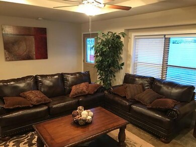 Cozy LIving Room<|><|>