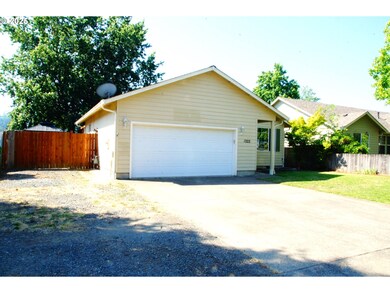 1222 E Fourth Ave, Sutherlin, OR 97479 - photo 3