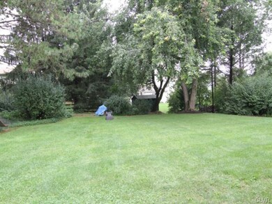 1187 Clearview Cir, Allentown, PA 18103 - photo 4