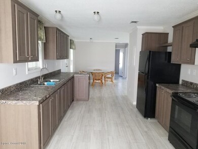 909 Hawthorn Cir, Sebastian, FL 32976 - photo 7