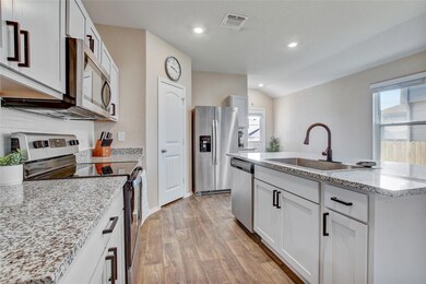 Kitchen with appliances with stainless steel fini