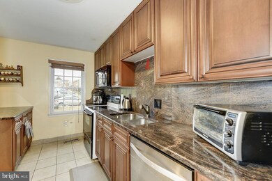 9549 Saluda Ct, Lorton, VA 22079 - photo 5