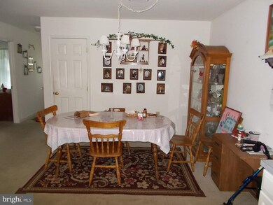 409 Deborah Ct, Chambersburg, PA 17201 - photo 2