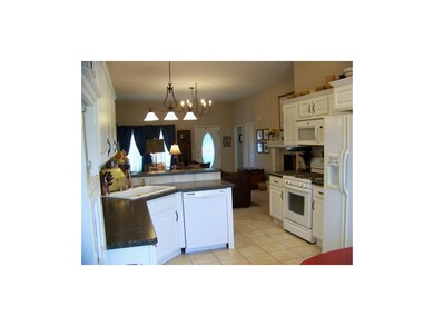 Roomy kitchenlots of light!