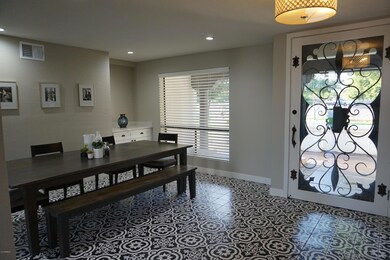 Entry/Dining