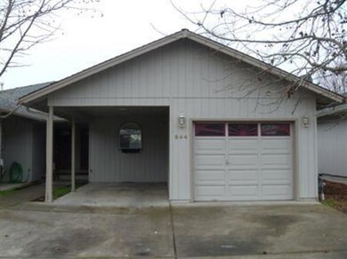 542 Countryside Dr, Central Point, OR 97502 - photo 2