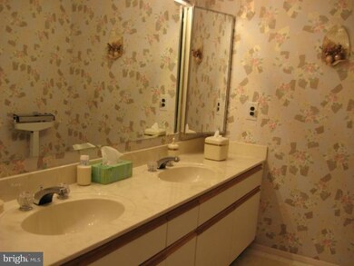 3011 Fallstaff Rd unit 205A, Baltimore, MD 21209 - photo 6