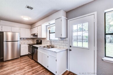 1030 E 144th Place, Glenpool, OK 74033 - photo 7