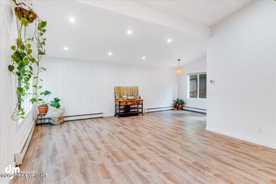 05-Living Room_ELI00805-Edit
