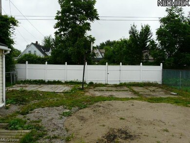 2409 E 33rd St, Lorain, OH 44055 - photo 3