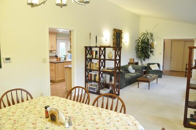 Living room/ dining room