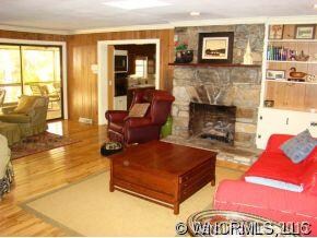 Living Room with fireplace