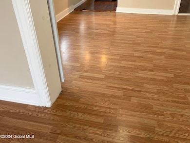 48 Chiswell St, Schenectady, NY 12304 - photo 6