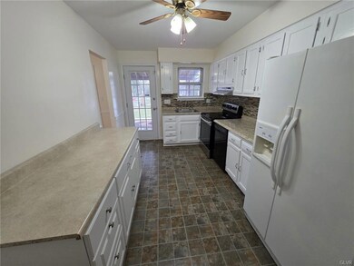 5676 Greens Dr, Allentown, PA 18106 - photo 7