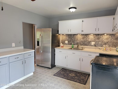 1405 Weymouth Ct, Lansing, MI 48911 - photo 6