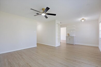 1004 Dyche Ln, Alvin, TX 77511 - photo 4