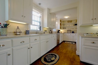 308 Ocean Ave, Marblehead, MA 01945 - photo 3