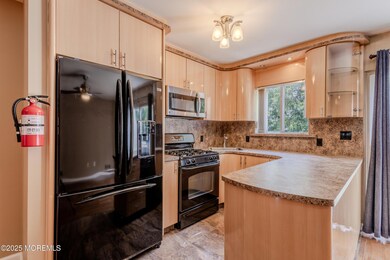 29 Lorenzo Ct, Matawan, NJ 07747 - photo 7