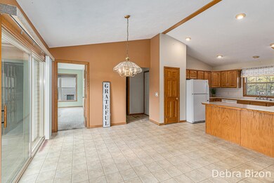 1901 Chery Run eating area kitchen to su