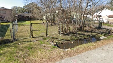 1512 Hotchkiss St, Houston, TX 77012 - photo 2