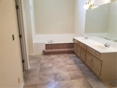 5632 Oakview St, Shawnee, KS 66216 - photo 3