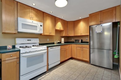1210 Vfw Pkwy unit 11, West Roxbury, MA 02132 - photo 4