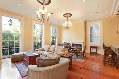 Soaring 12' ceiling in main living space