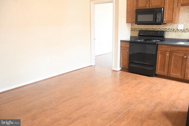 2826 W Oxford St unit 3RD FLOOR, Philadelphia, PA 19121 - photo 6