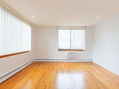 935 Washington St (Facing Back) unit 4, Newton, MA 02460 - photo 6