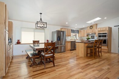 Kitchen / Dining Area