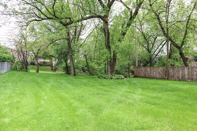 265 Deerpath Ln, Carpentersville, IL 60110 - photo 3