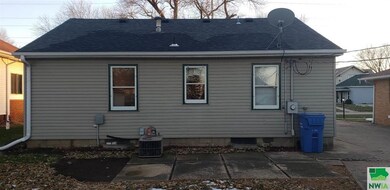 233 4th St NW, Le Mars, IA 51031 - photo 4