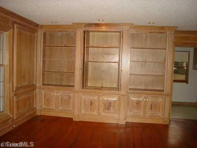 Den/Family/Great Room. Hardwoods in Den