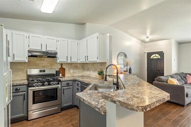 12281 SW 11th St, Yukon, OK 73099 - photo 4