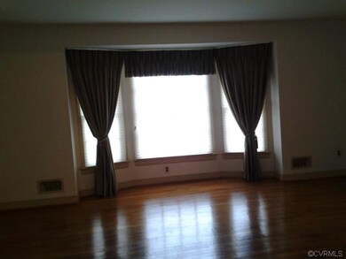LIVING ROOM BAY WINDOW