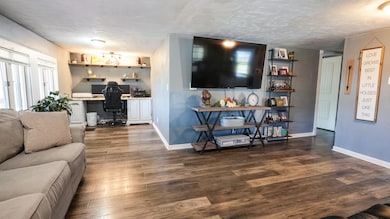 2210EaglecrestRd-06