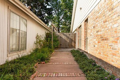 8426 Summertree Dr, Houston, TX 77040 - photo 3