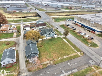 1102 E Main St, Marshalltown, IA 50158 - photo 2