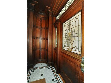 Entry/Foyer.