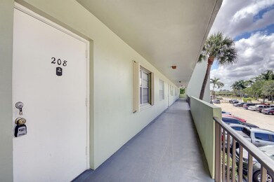 1638 Embassy Dr unit 208, West Palm Beach, FL 33401 - photo 4