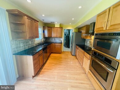 13312 Poplar Tree Rd, Fairfax, VA 22033 - photo 7