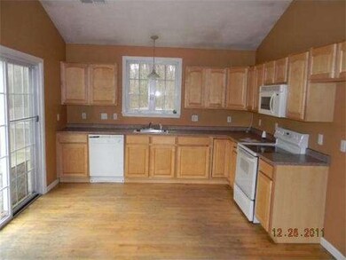 14 Quinn St, North Attleboro, MA 02760 - photo 4