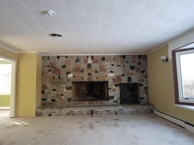 231-099653 Fireplace- Living Rm