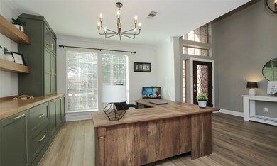 Second view of dining area. Imagine the possibilities!