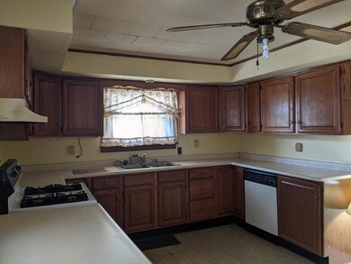 1034 Ohio Ave, Logan, OH 43138 - photo 4