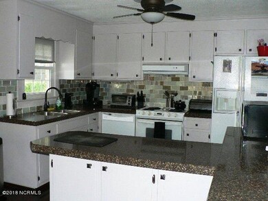 kitch, granite counter tops