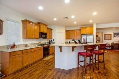 5527 N Pinnacle Ln, San Bernardino, CA 92407 - photo 3